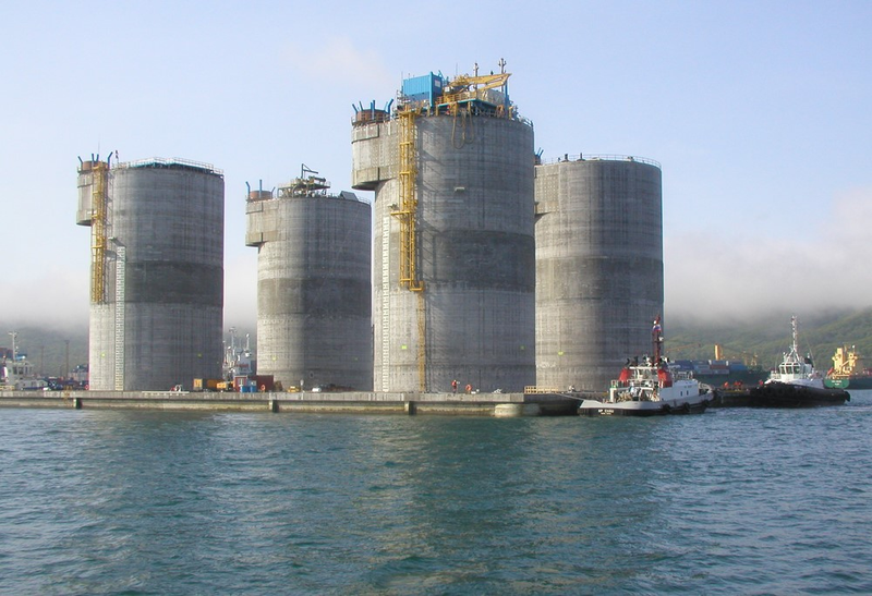 Illustration for article titled This 200,000-ton titan is now the largest oil rig in the world